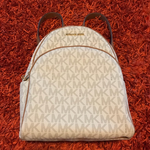 Large Micheal Kors backpack - Picture 2 of 7